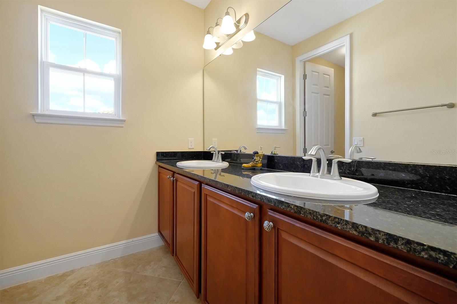 Image 41 of 65 For 880 Spinnaker Way