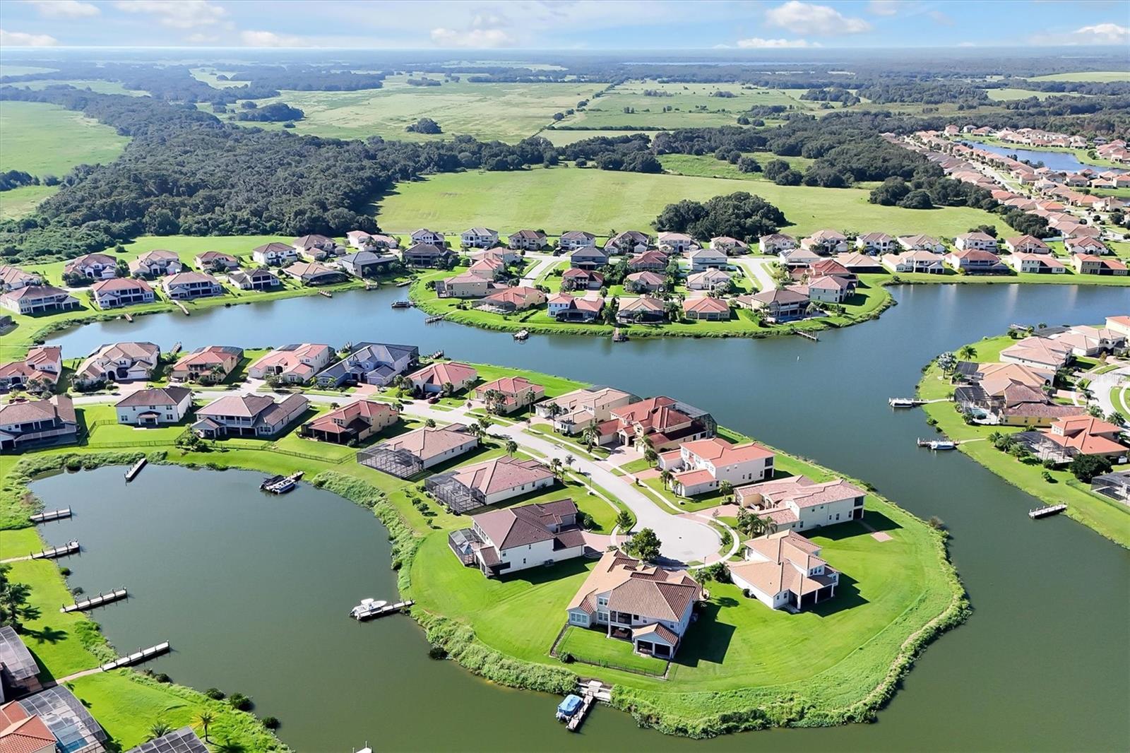 Image 8 of 65 For 880 Spinnaker Way