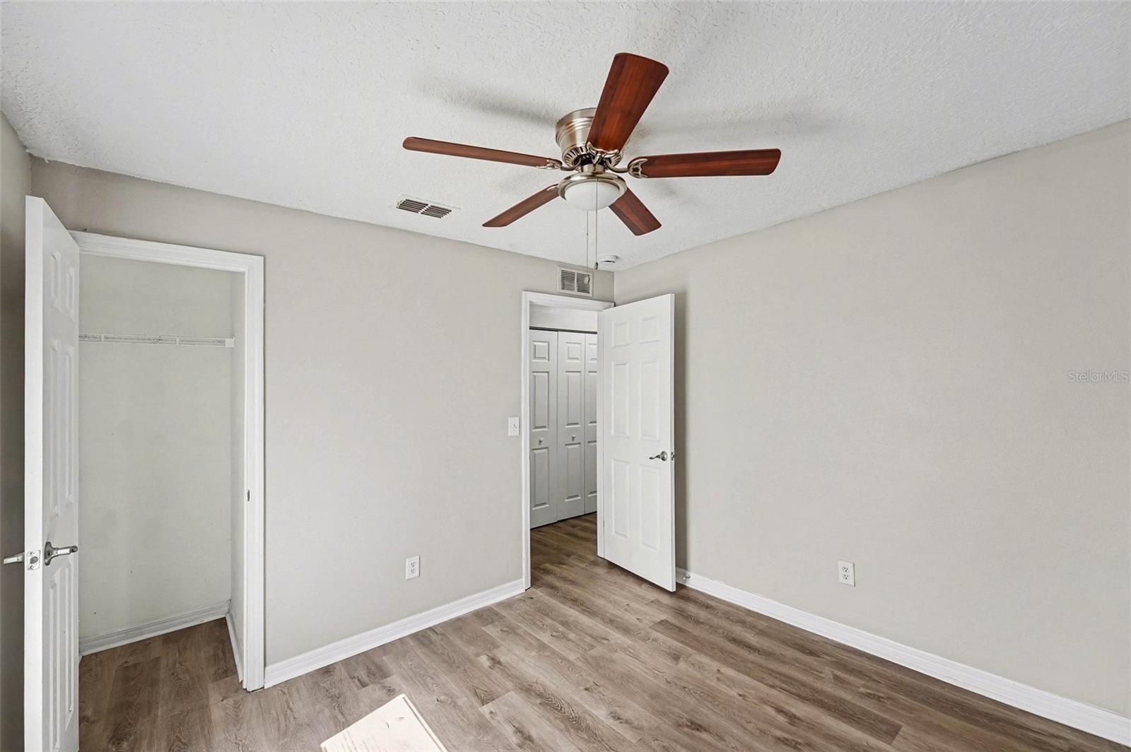 Listing photo id 8 for 919 18th Street S