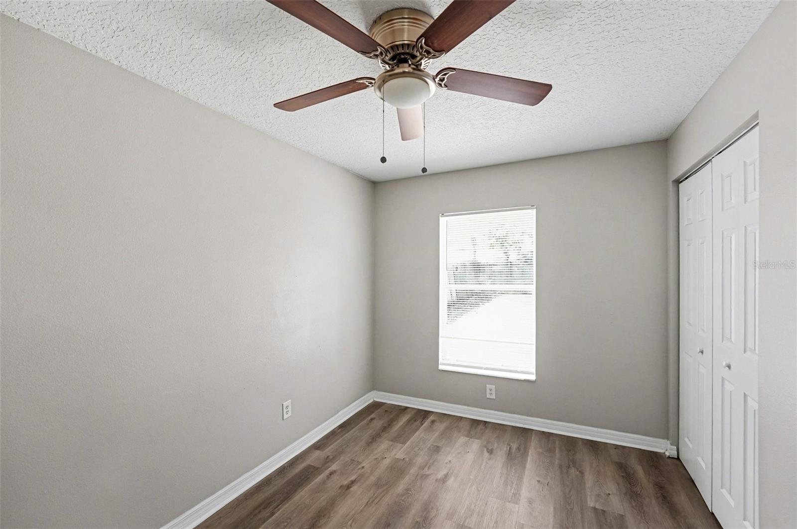 Listing photo id 9 for 919 18th Street S