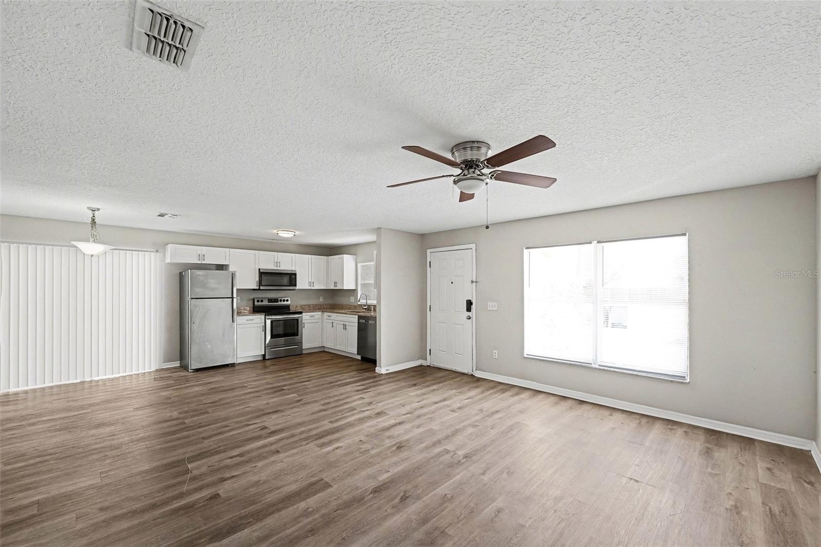 Listing photo id 2 for 919 18th Street S