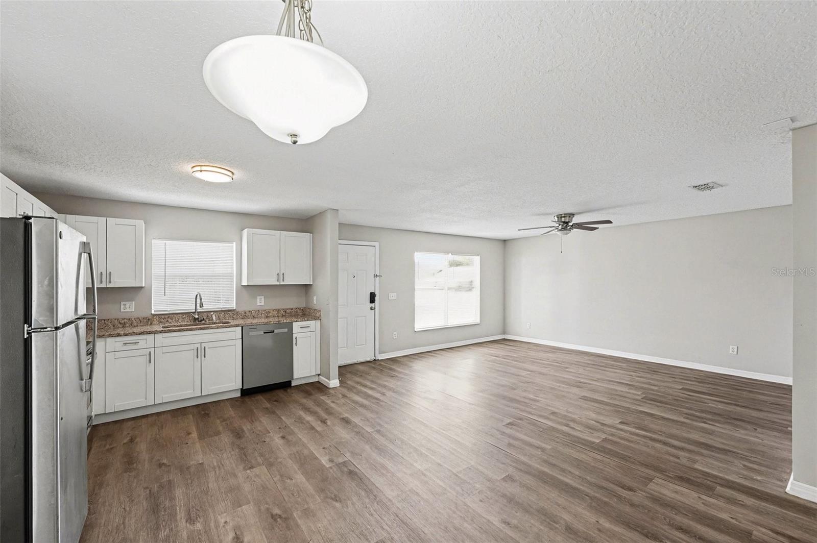 Listing photo id 4 for 919 18th Street S