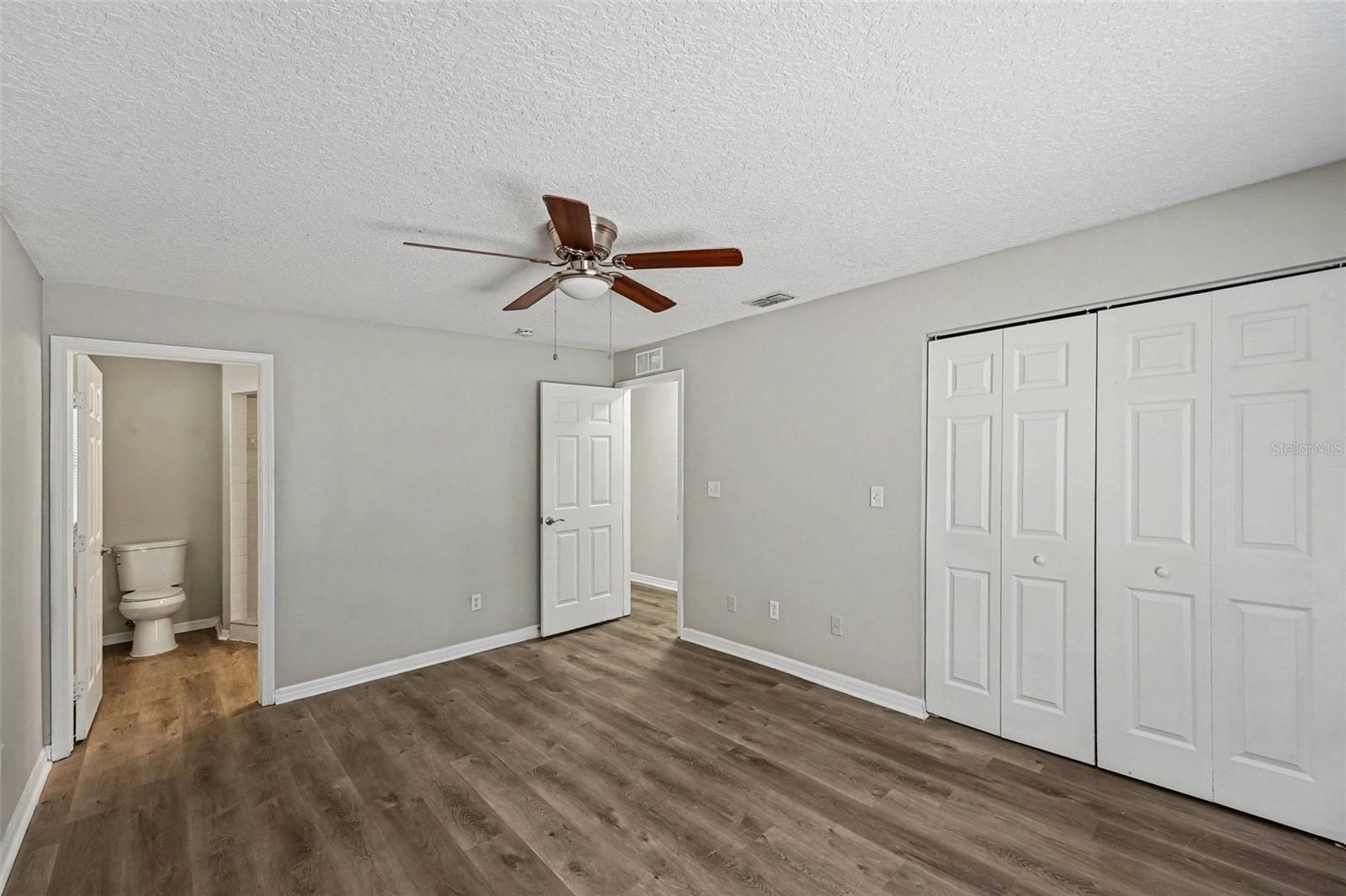 Listing photo id 6 for 919 18th Street S