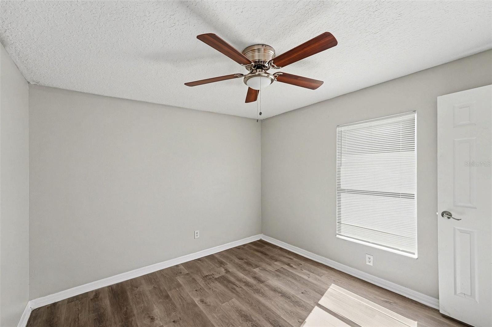 Listing photo id 7 for 919 18th Street S