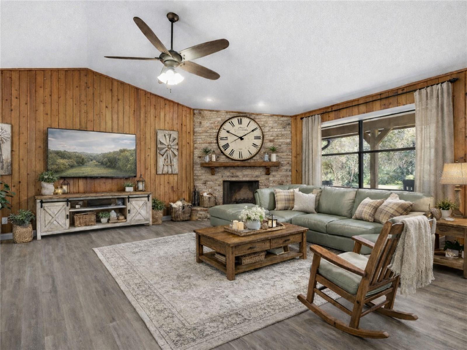 Image 14 of 65 For 370 Sand Pine Place