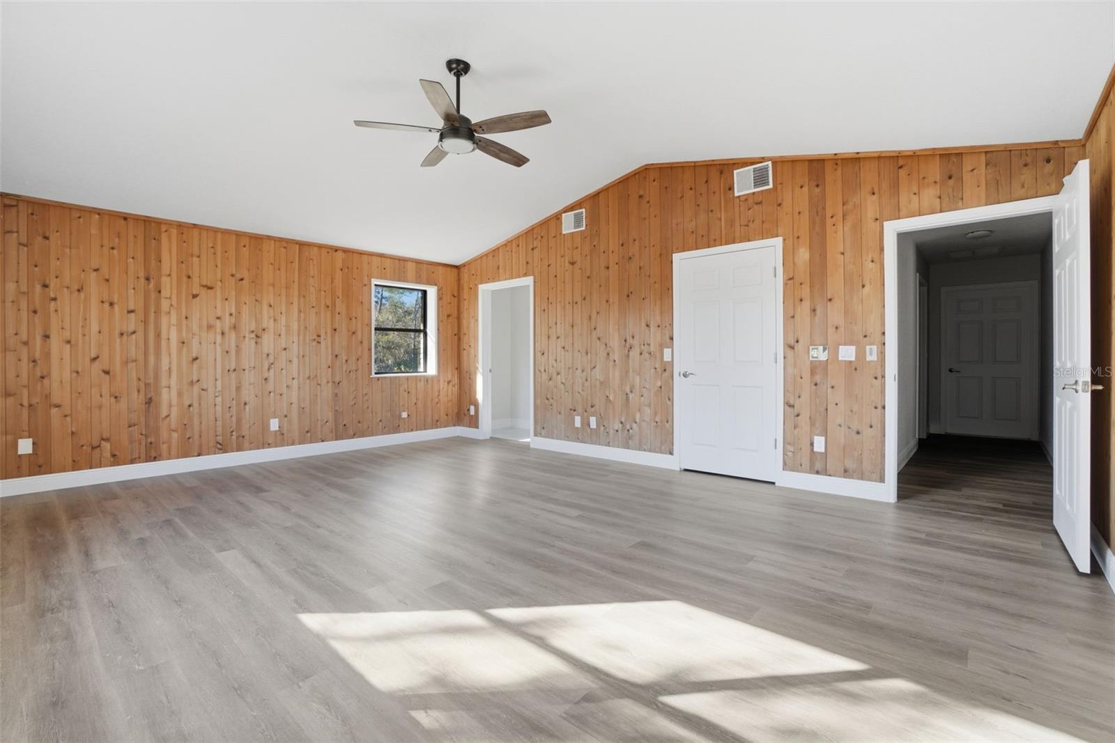 Image 19 of 65 For 370 Sand Pine Place