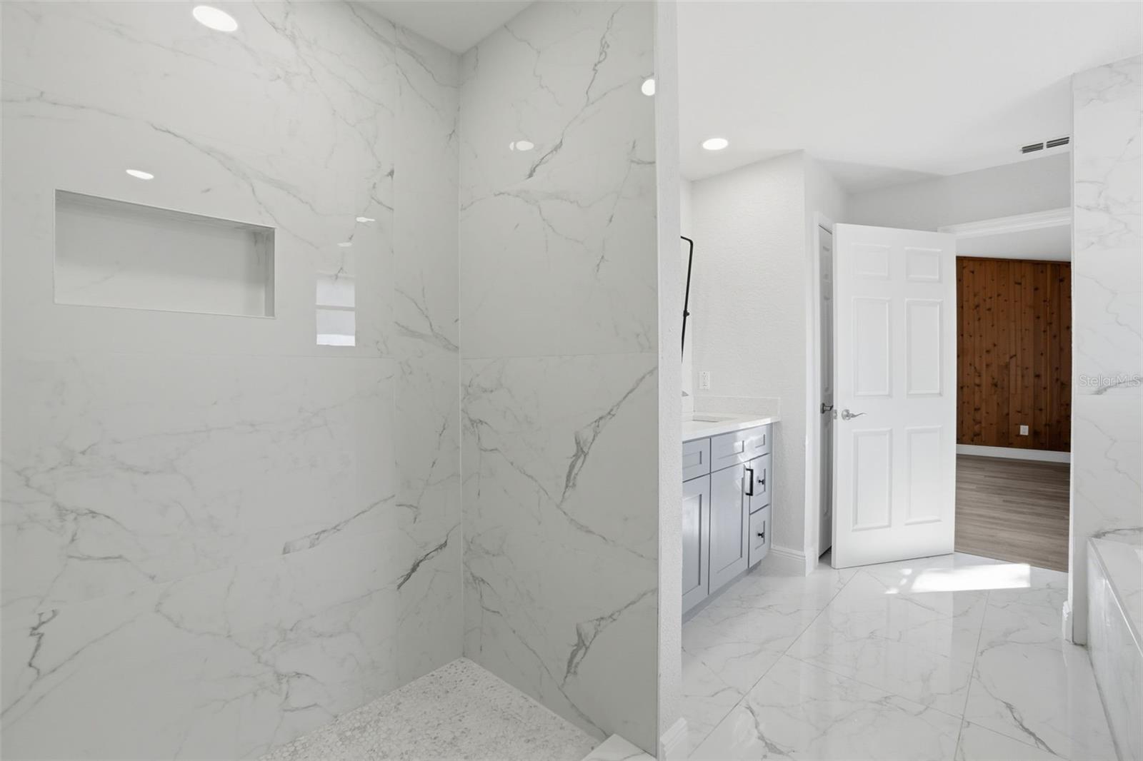 Image 24 of 65 For 370 Sand Pine Place