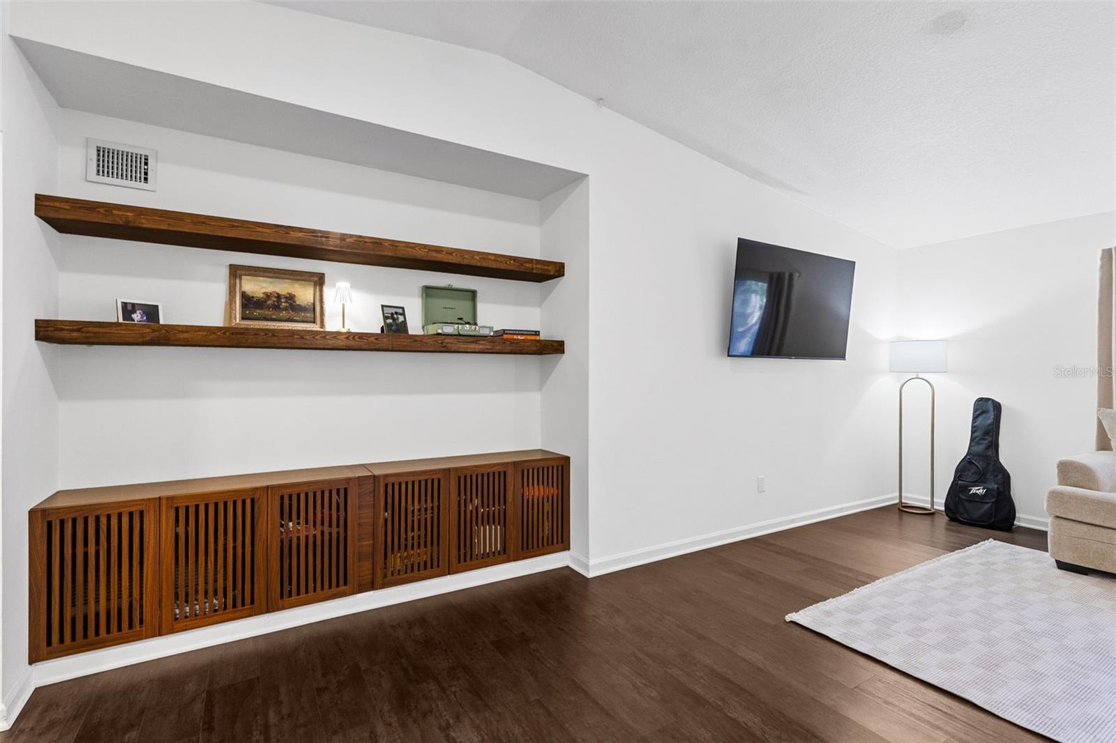 Image 4 of 30 For 710 Briarwood Drive