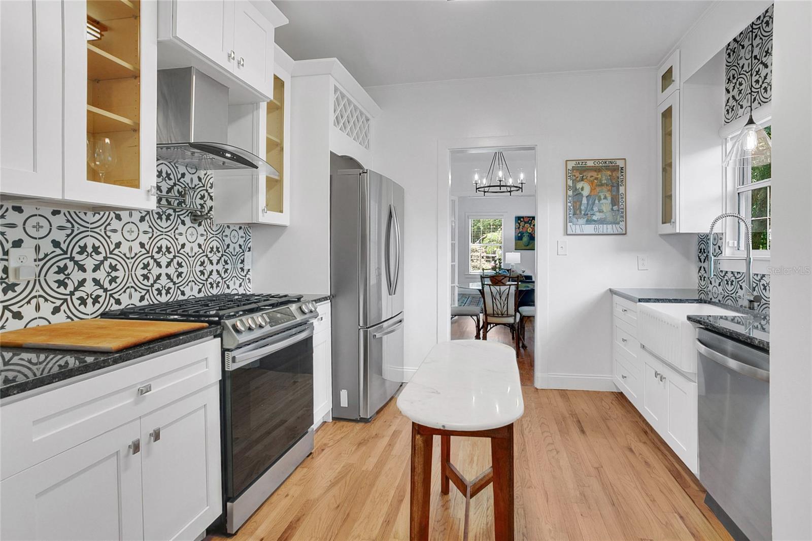 Image 10 of 31 For 416 Grandview Avenue N