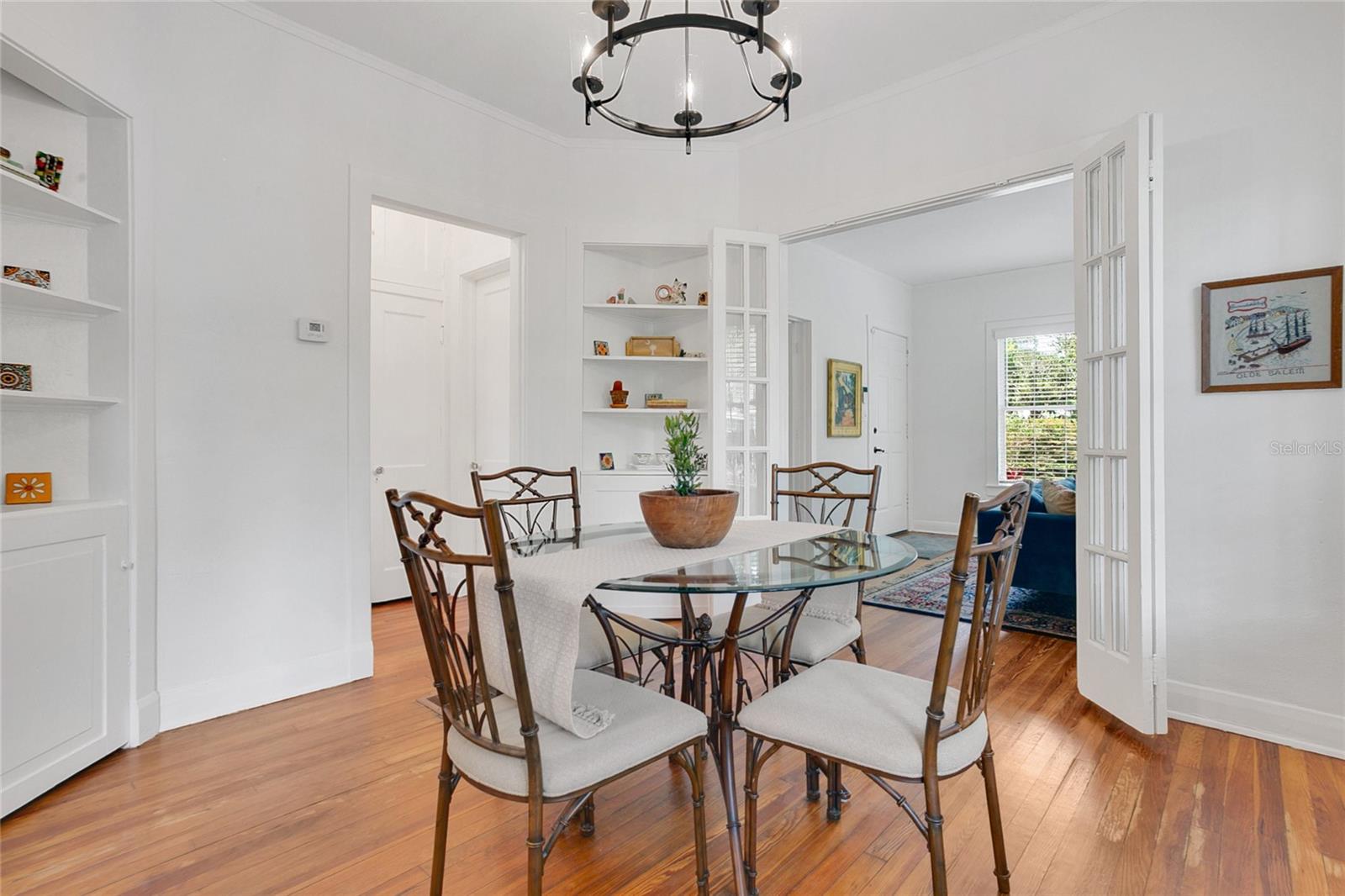 Image 11 of 31 For 416 Grandview Avenue N