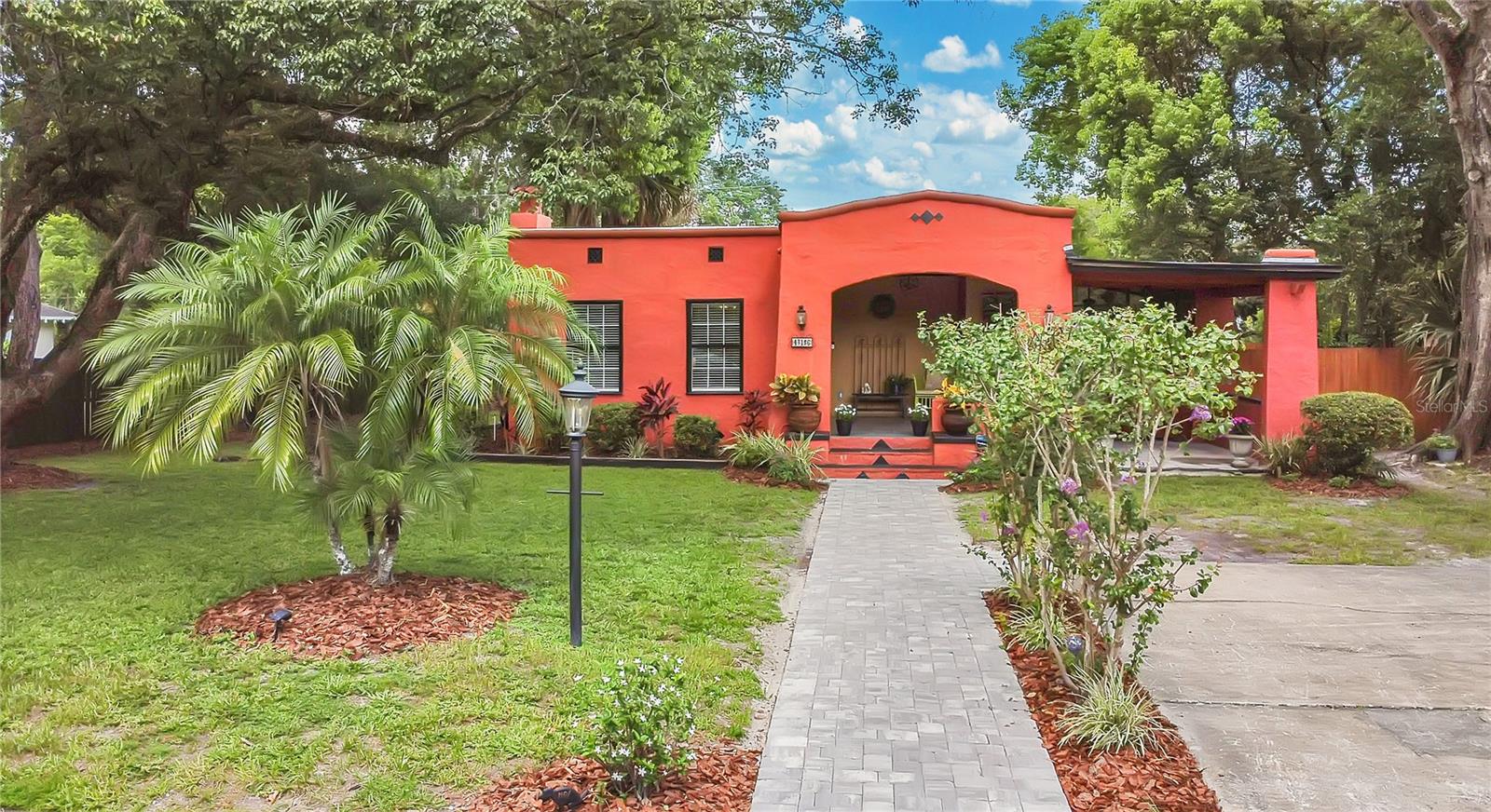 Image 2 of 31 For 416 Grandview Avenue N