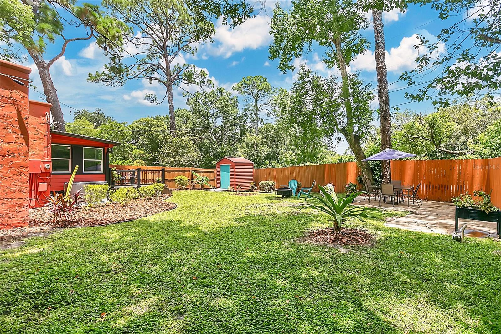 Image 20 of 31 For 416 Grandview Avenue N