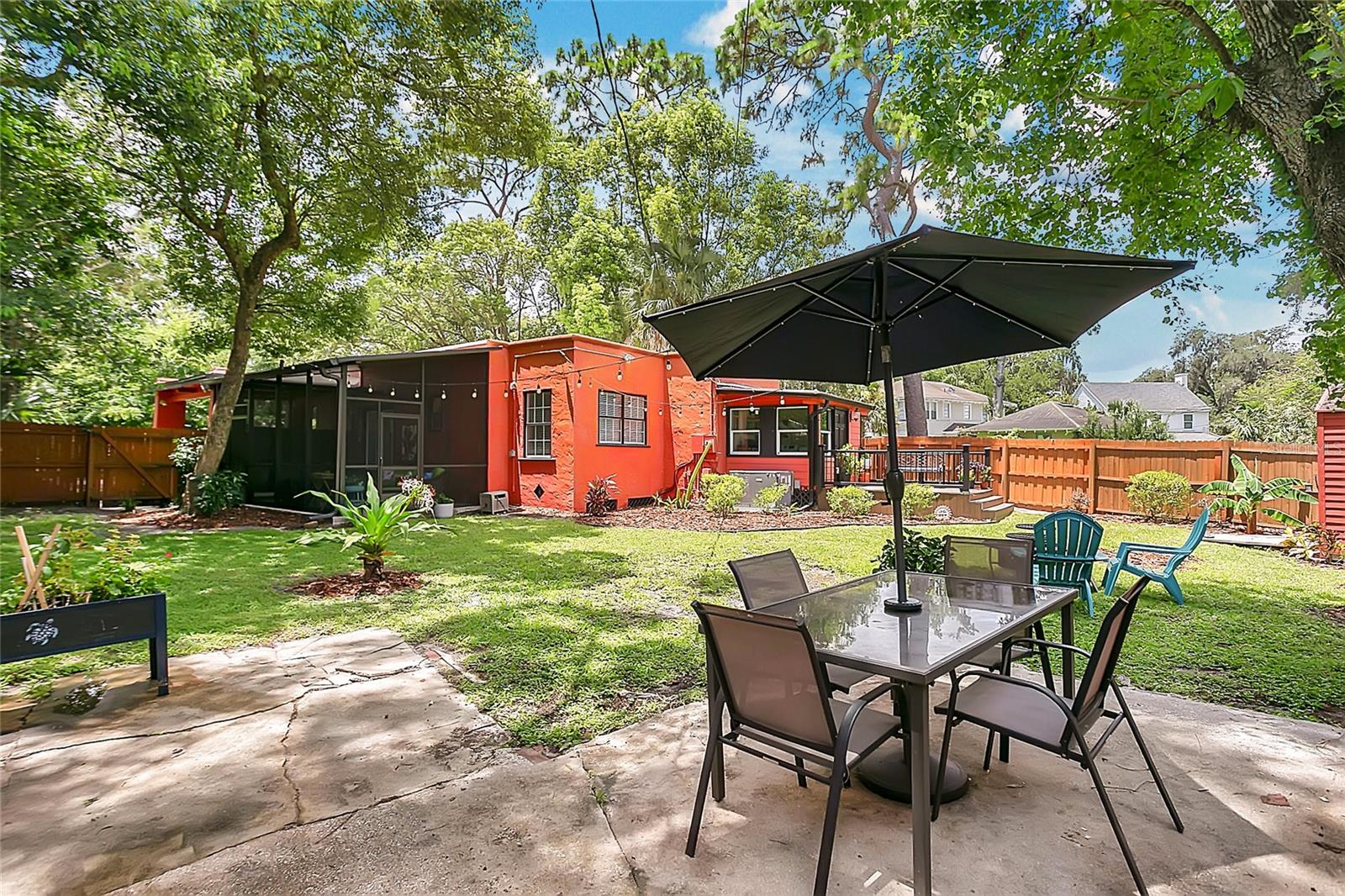 Image 22 of 31 For 416 Grandview Avenue N