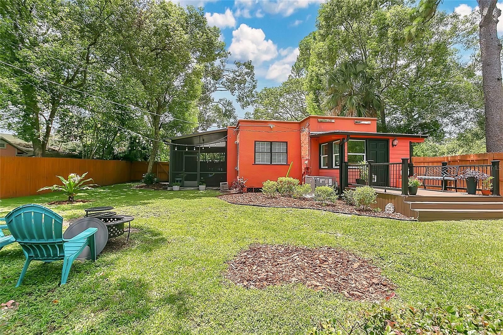 Image 23 of 31 For 416 Grandview Avenue N