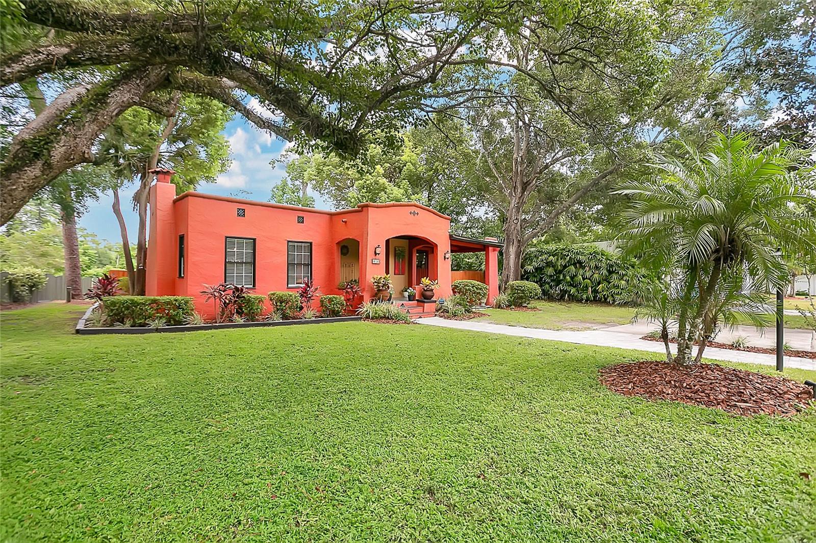 Image 26 of 31 For 416 Grandview Avenue N