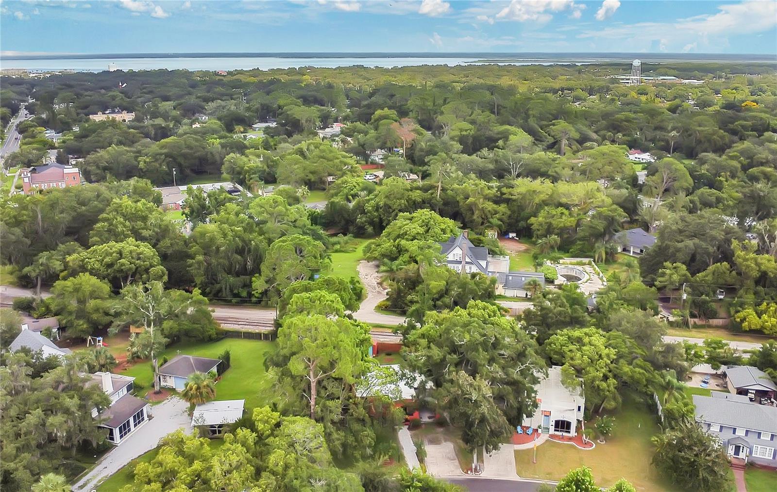 Image 27 of 31 For 416 Grandview Avenue N