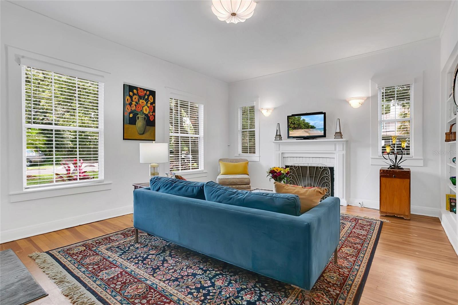 Image 4 of 31 For 416 Grandview Avenue N