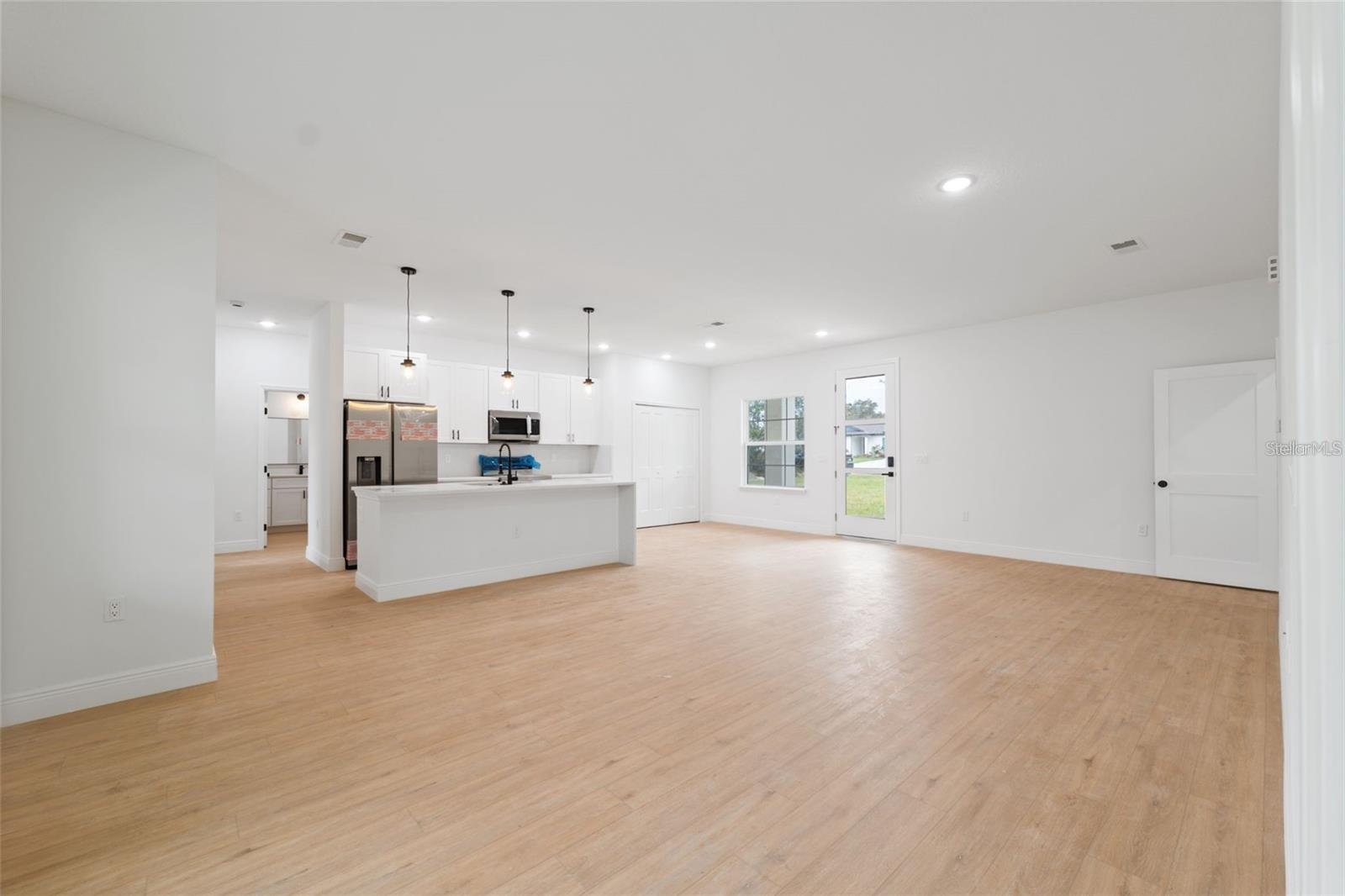 Image 11 of 33 For 17143 40th Terrace