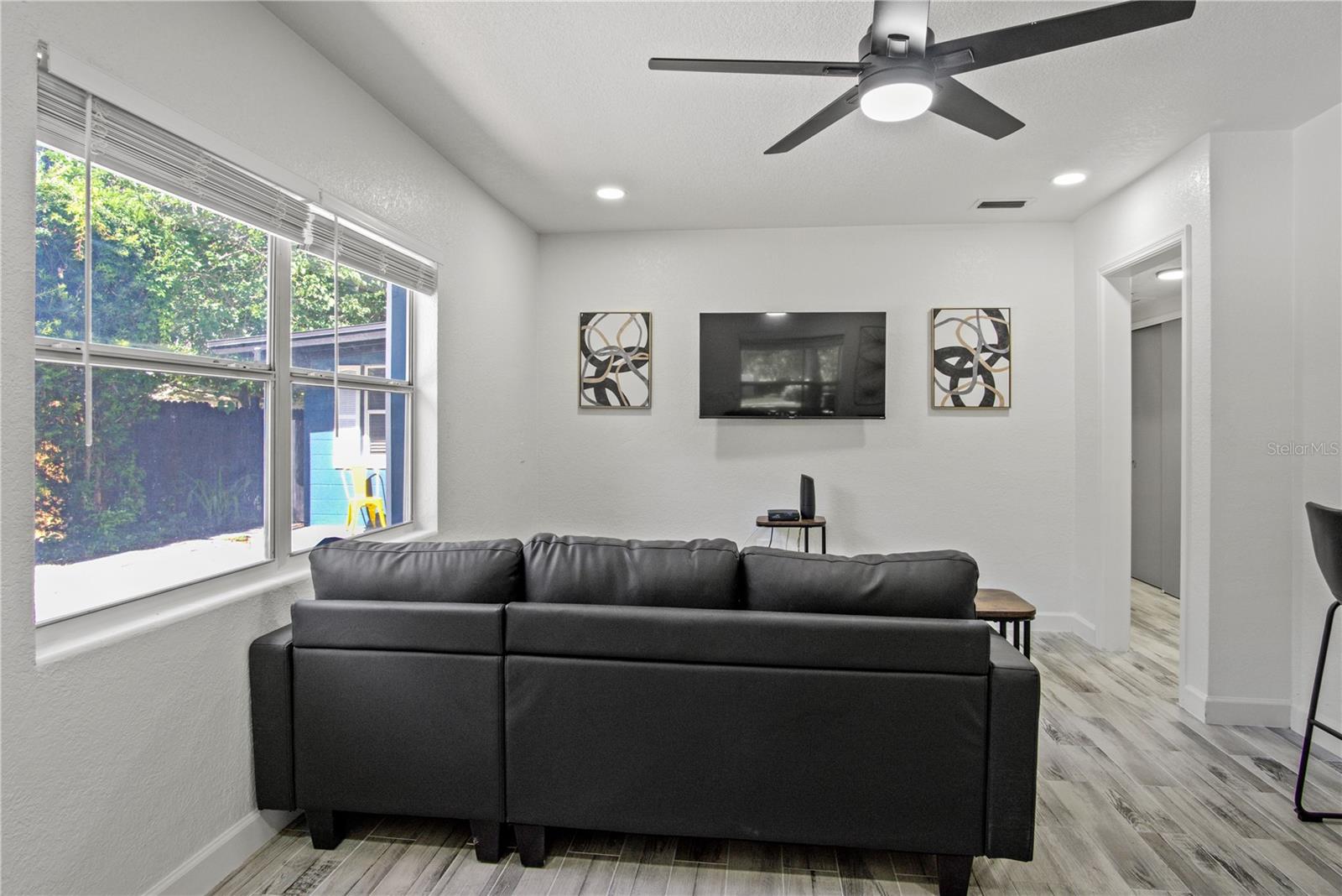 Image 5 of 45 For 1612 & 1614 Ferris Avenue