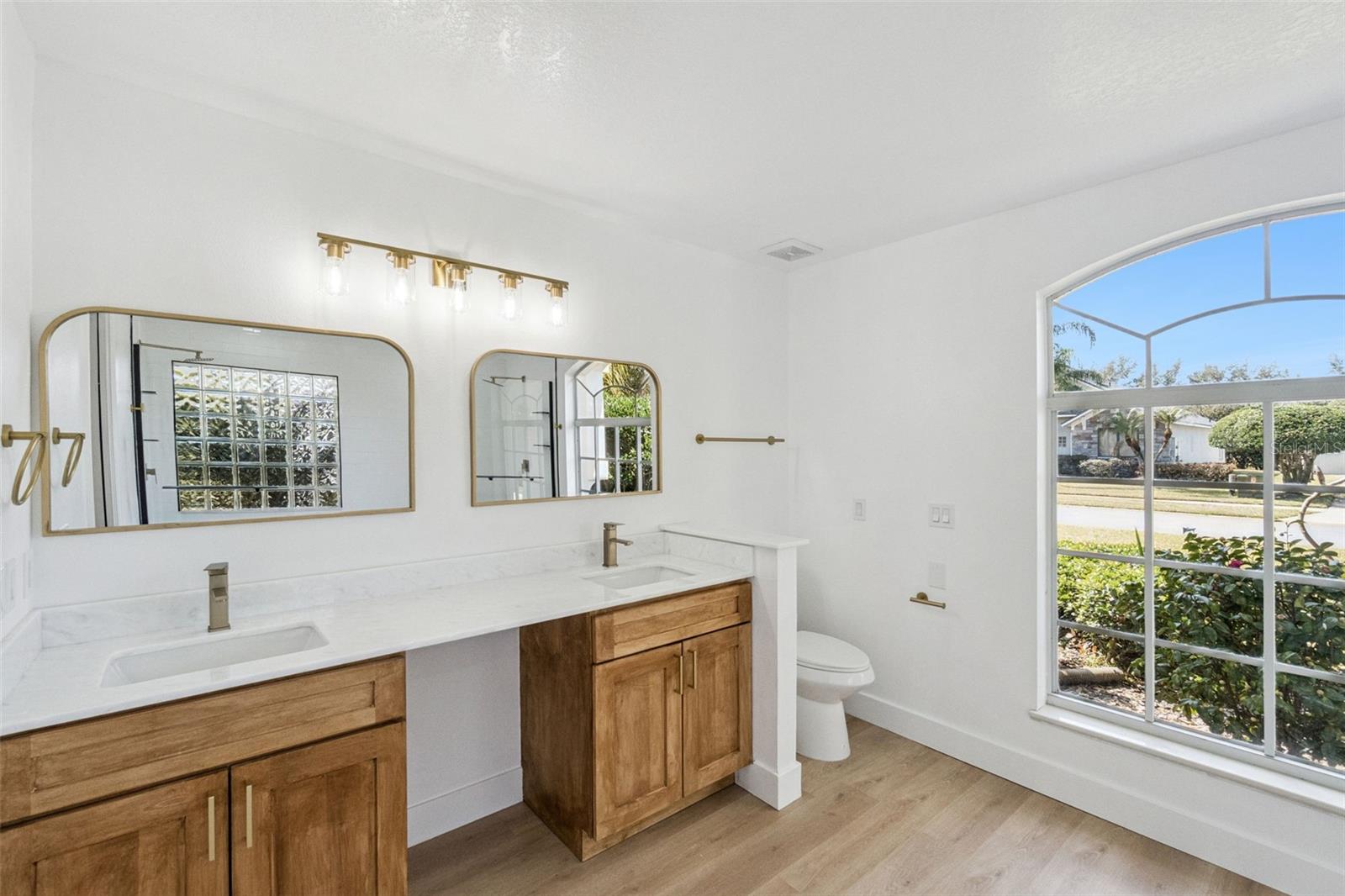 Image 28 of 57 For 5229 Hammock Circle