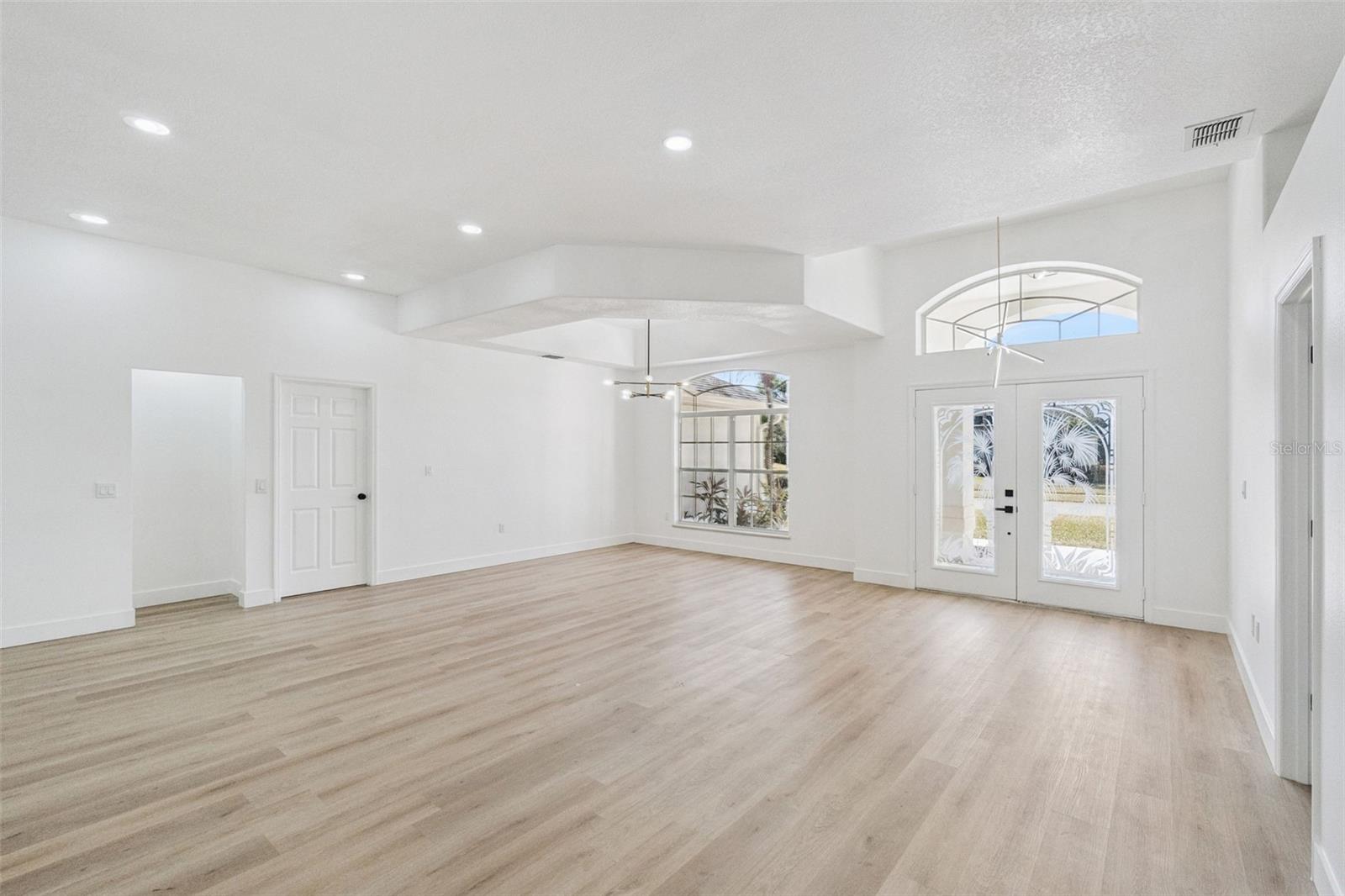 Image 5 of 57 For 5229 Hammock Circle