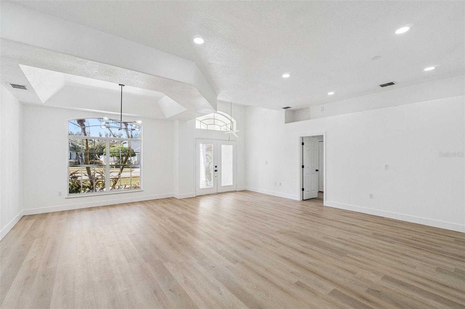 Image 7 of 57 For 5229 Hammock Circle