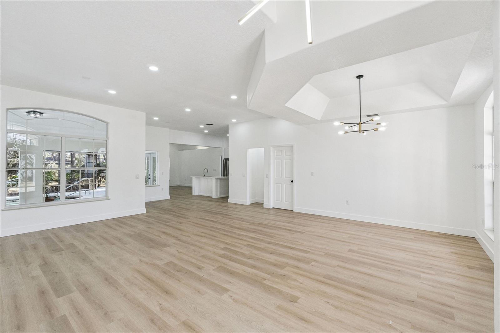 Image 9 of 57 For 5229 Hammock Circle