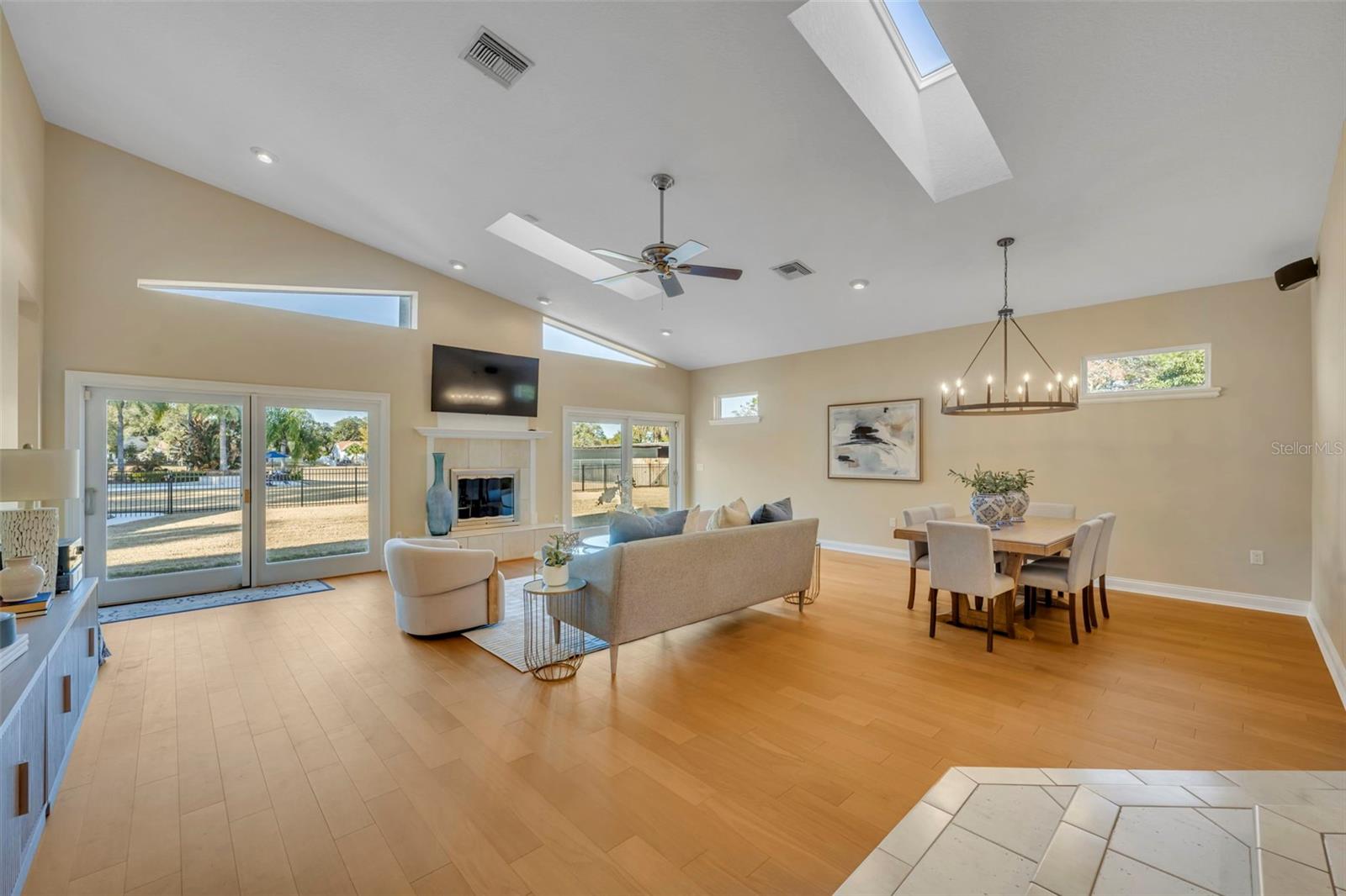 Image 19 of 62 For 2433 Duquesne Avenue