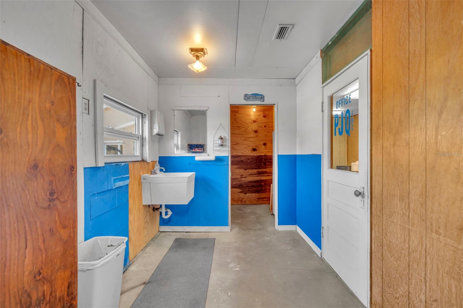 Image 52 of 62 For 2433 Duquesne Avenue