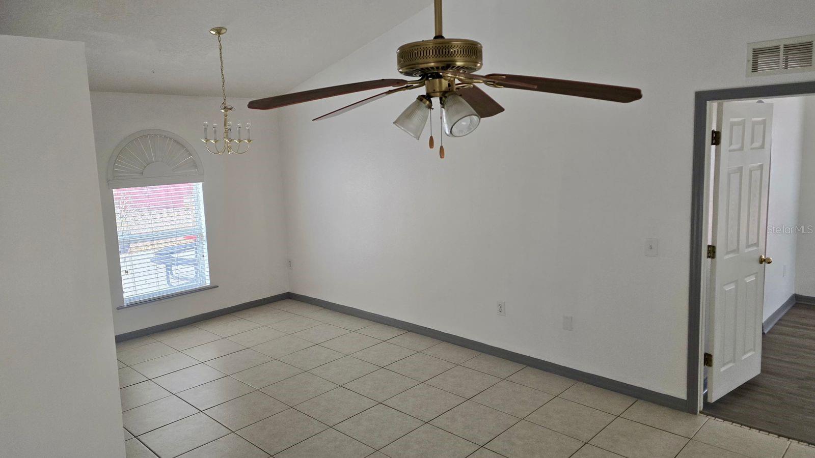 Image 3 of 8 For 204 Lace Bark Court