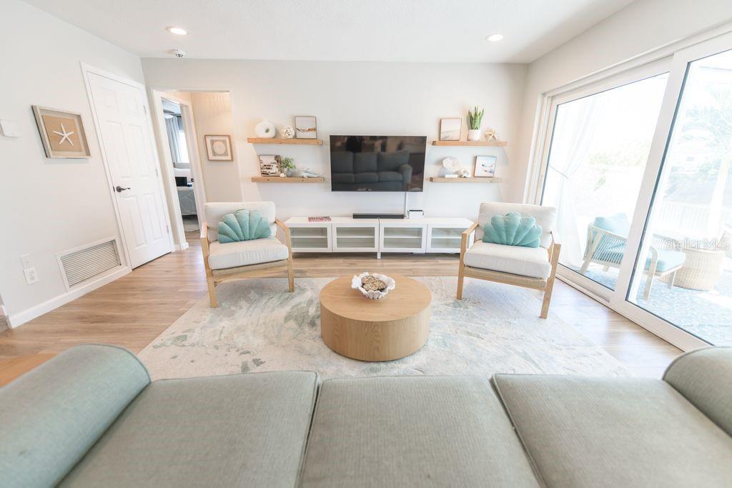 Image 16 of 54 For 1472 47th Avenue Ne