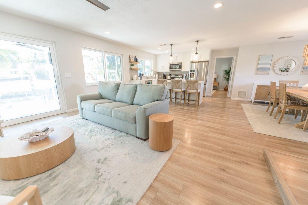 Image 18 of 54 For 1472 47th Avenue Ne