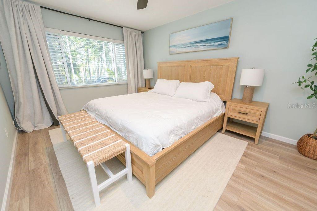 Image 23 of 54 For 1472 47th Avenue Ne