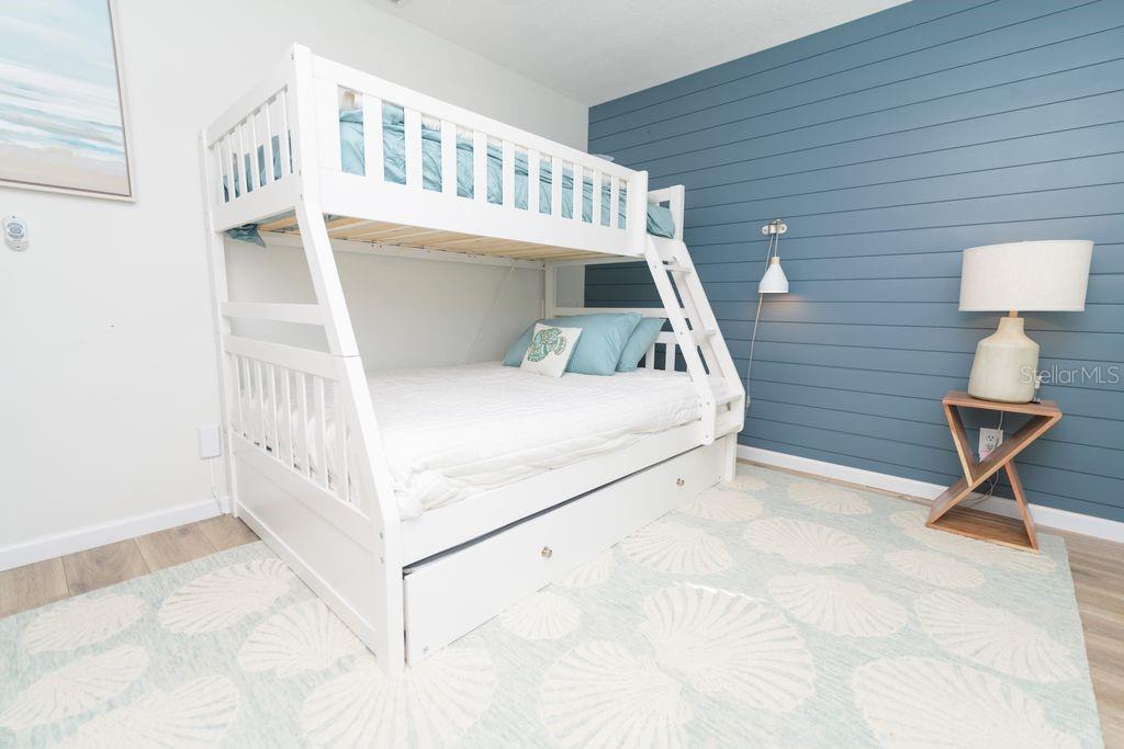 Image 35 of 54 For 1472 47th Avenue Ne