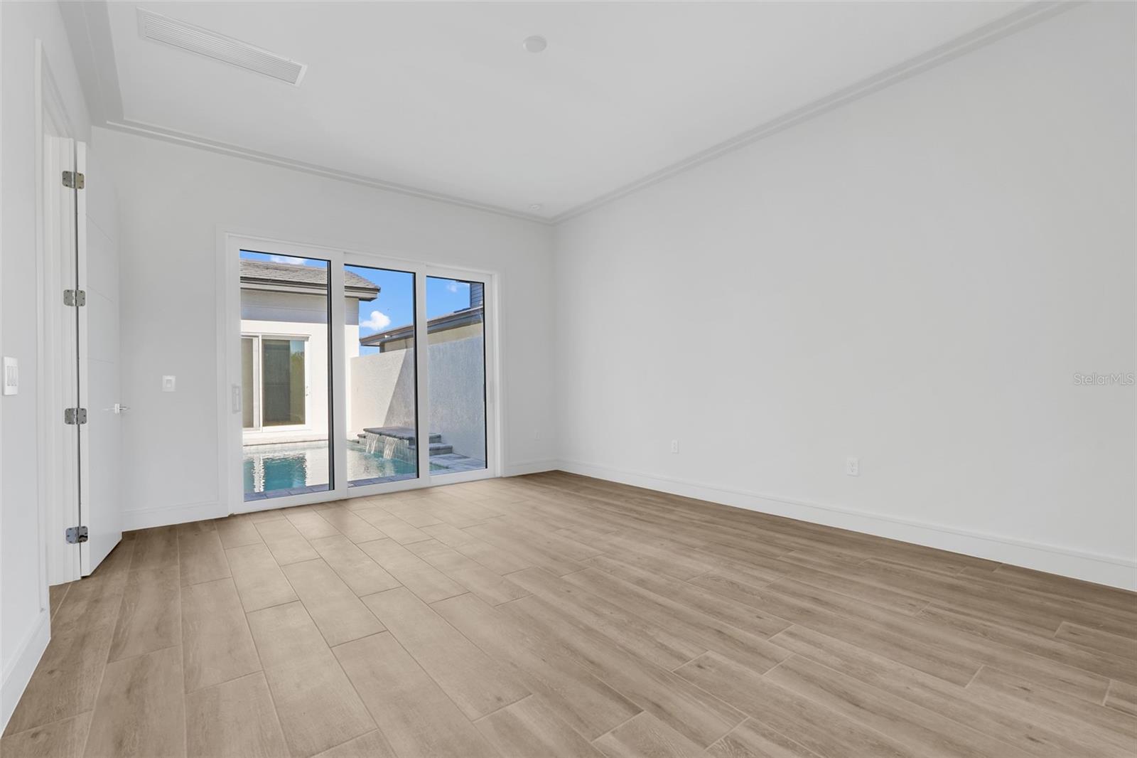 Image 18 of 56 For 3056 Kensington Avenue