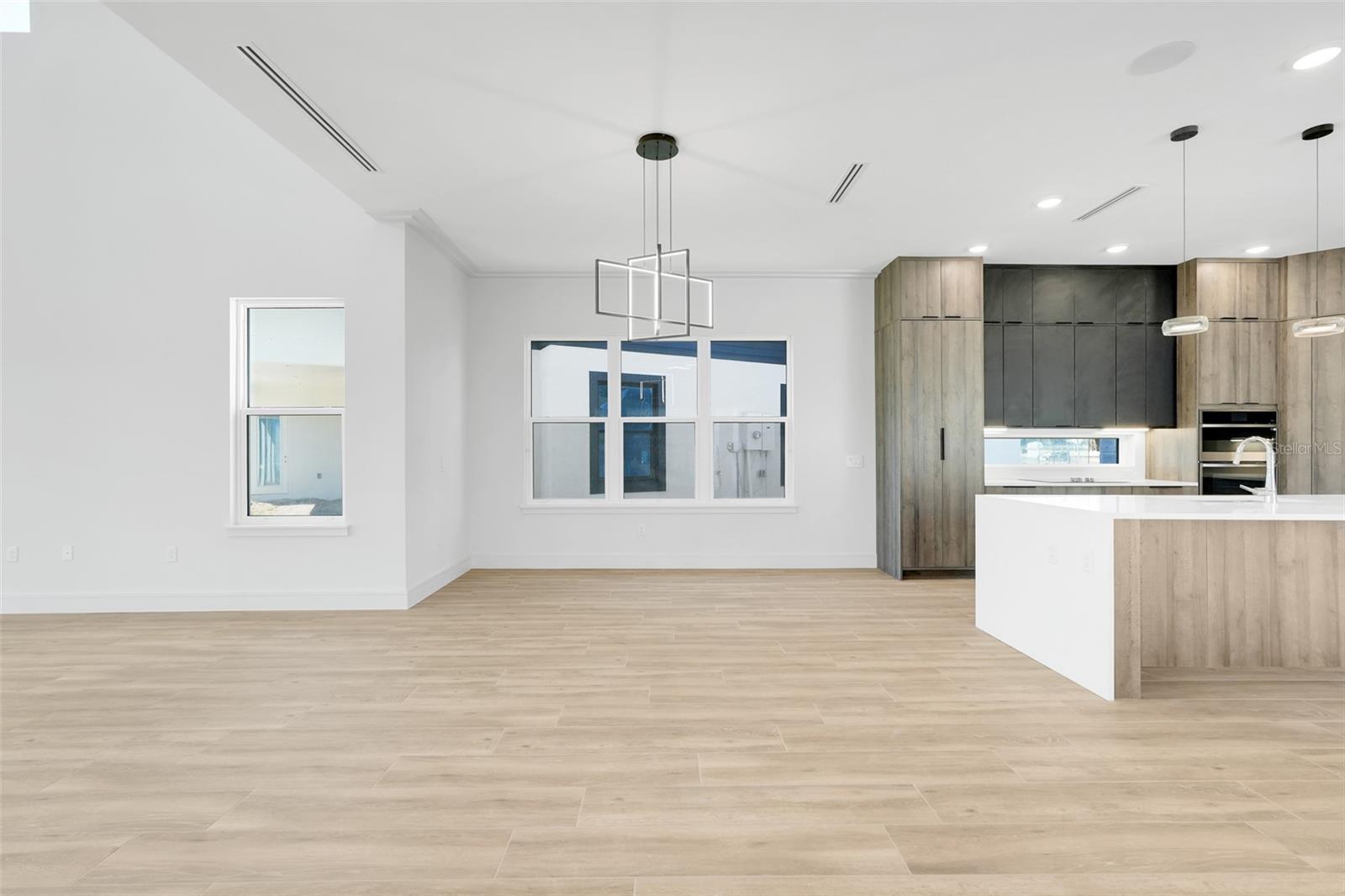 Image 19 of 56 For 3056 Kensington Avenue