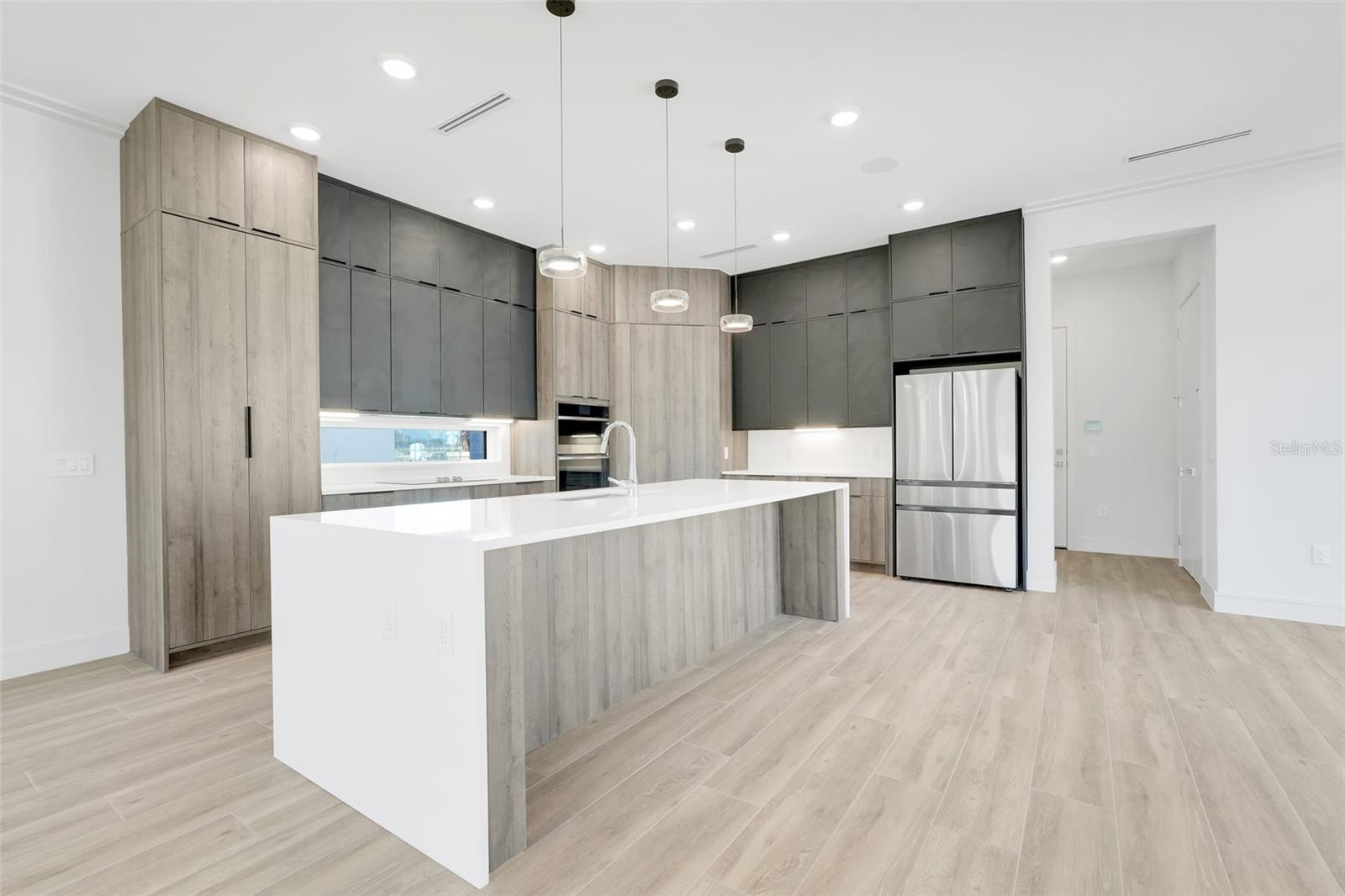 Image 20 of 56 For 3056 Kensington Avenue