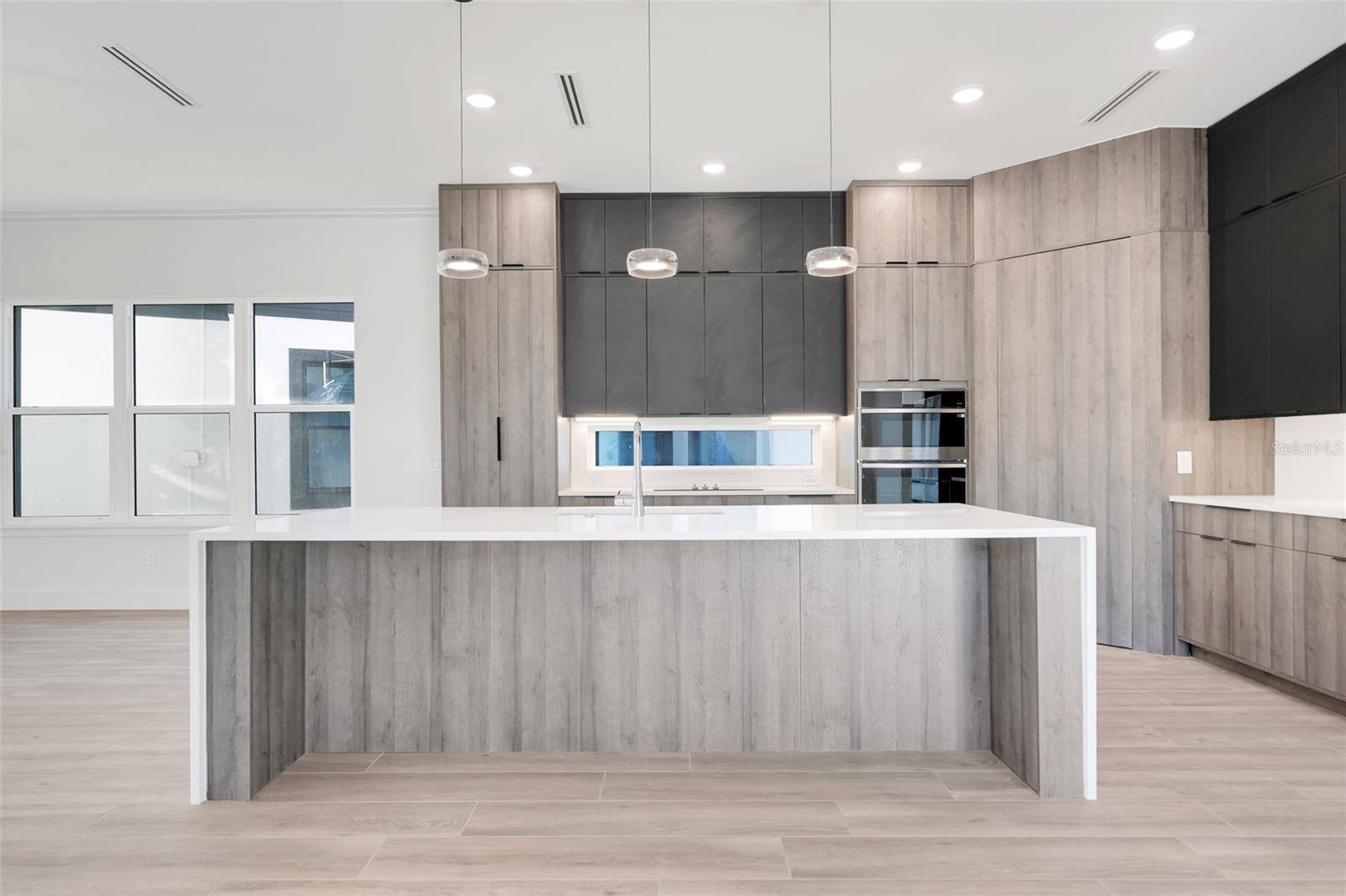 Image 21 of 56 For 3056 Kensington Avenue