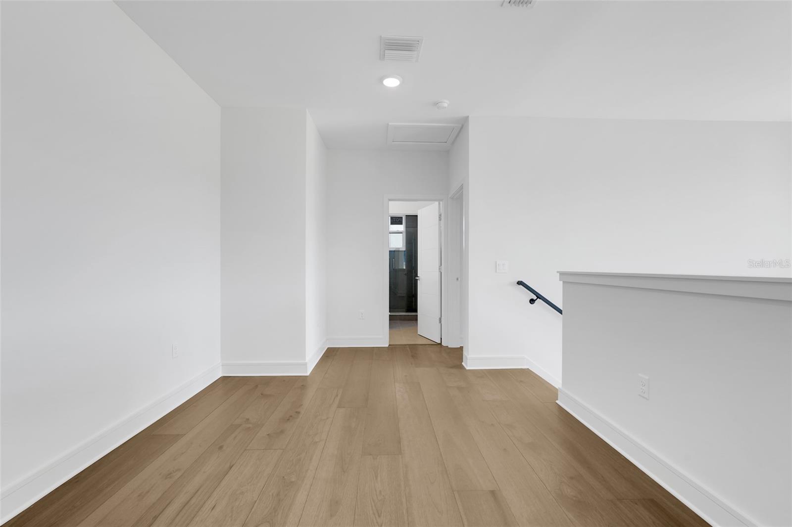 Image 26 of 56 For 3056 Kensington Avenue