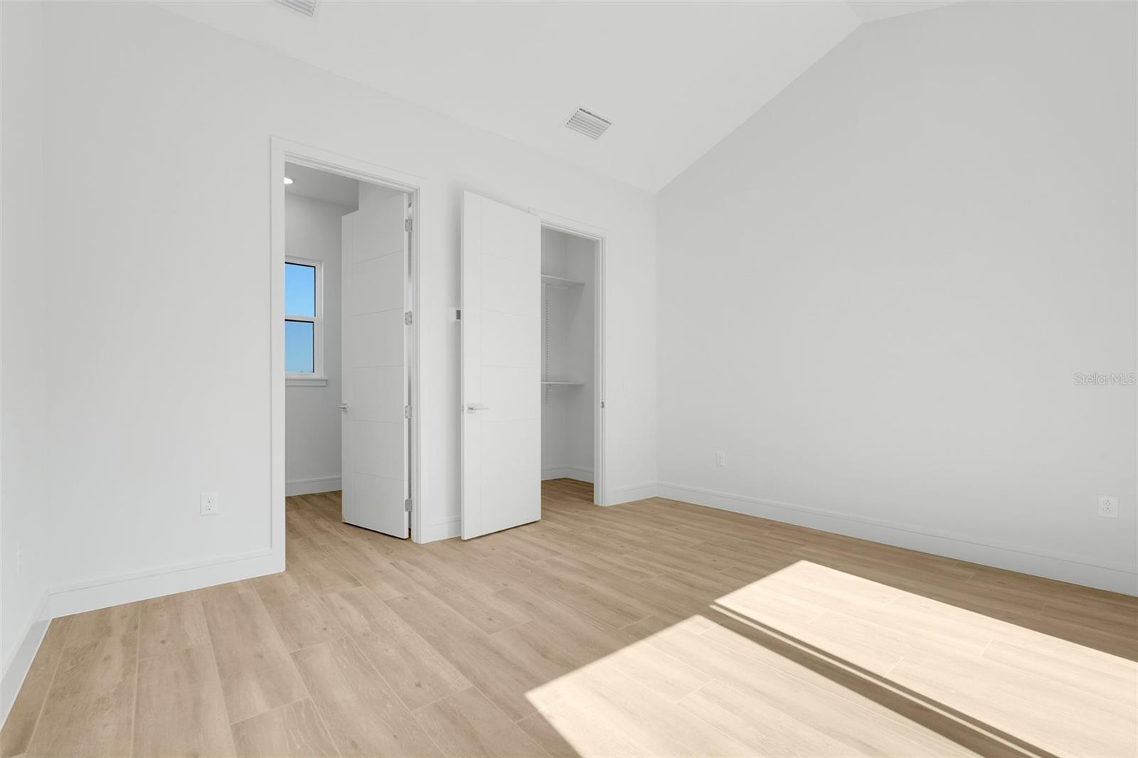 Image 27 of 56 For 3056 Kensington Avenue