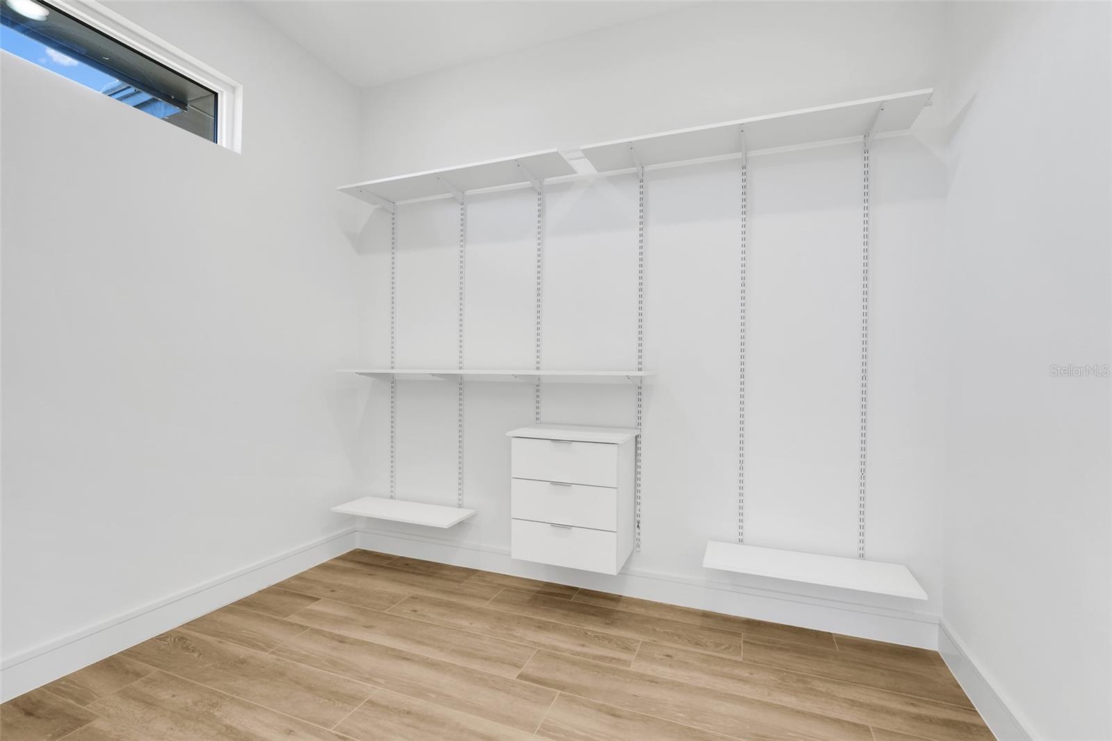 Image 29 of 56 For 3056 Kensington Avenue