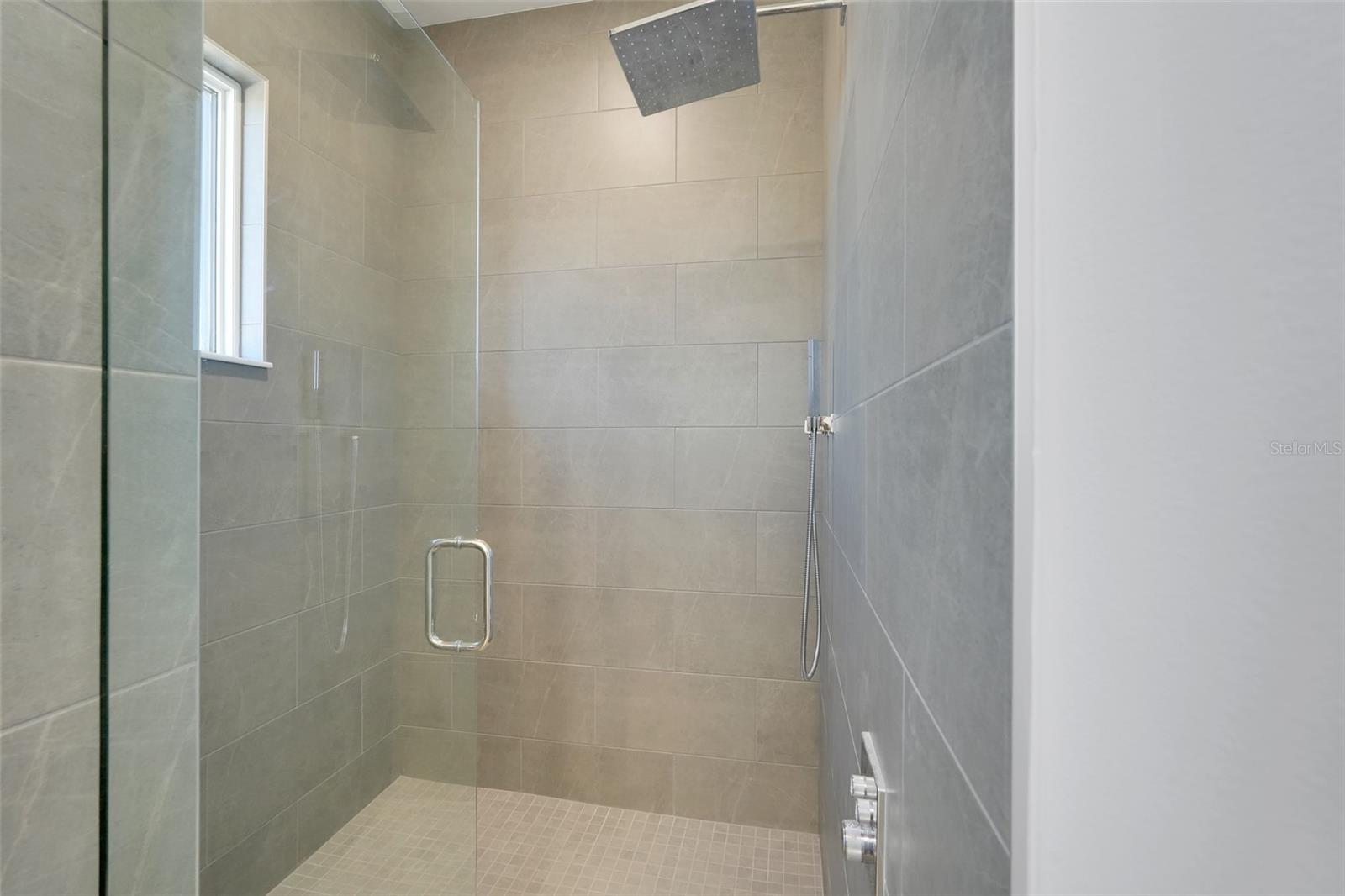 Image 39 of 56 For 3056 Kensington Avenue