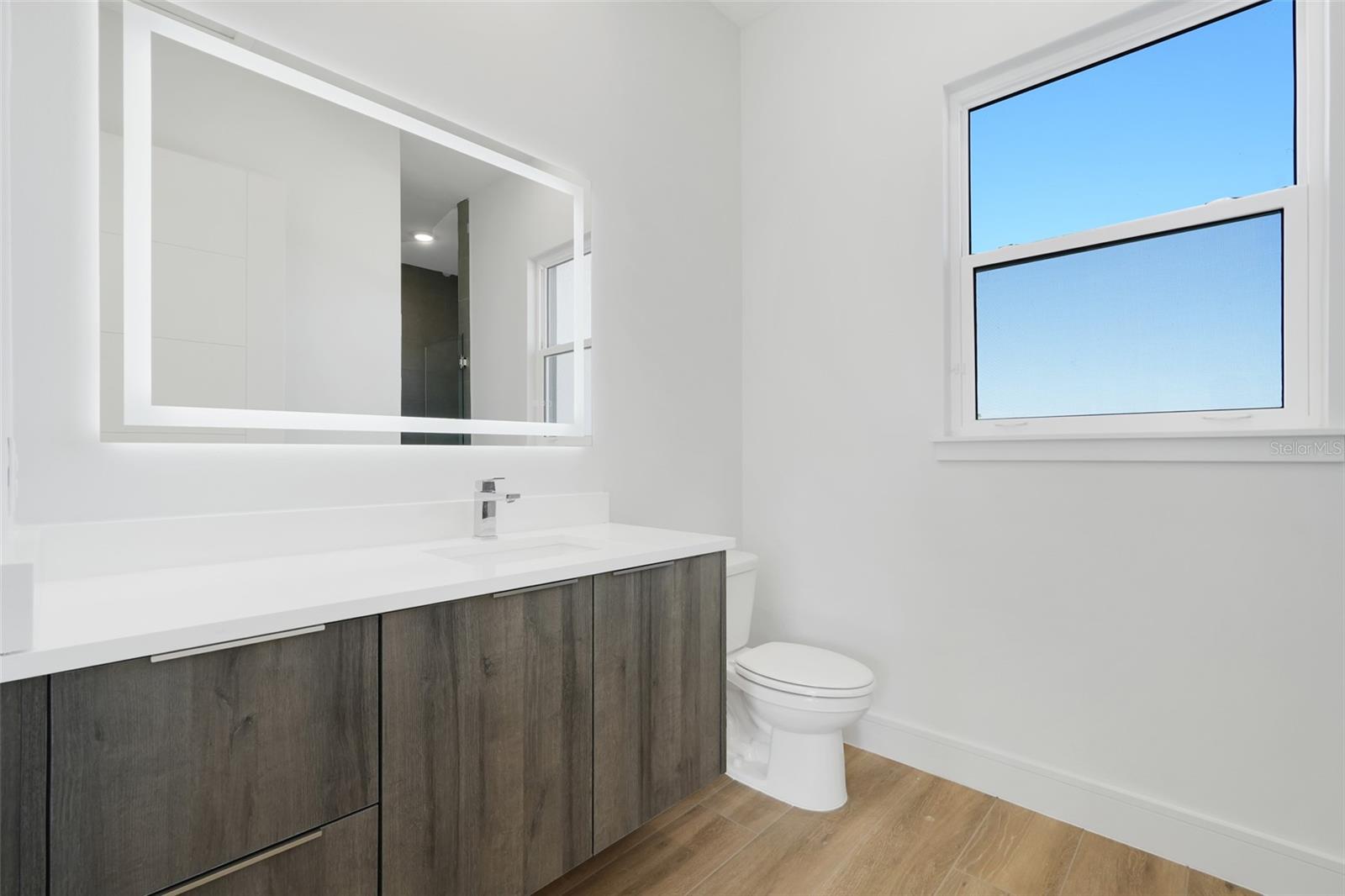 Image 42 of 56 For 3056 Kensington Avenue