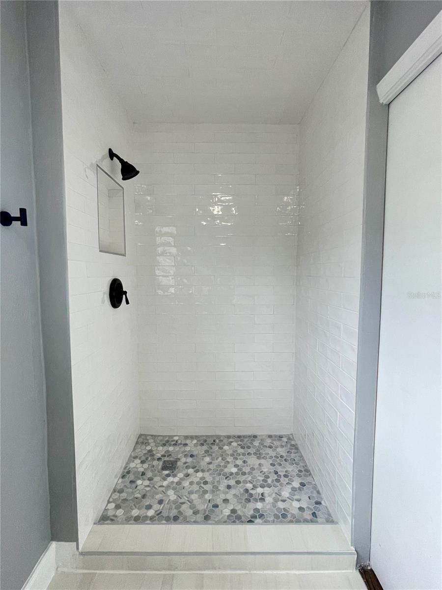 Image 10 of 19 For 910 Mills Avenue