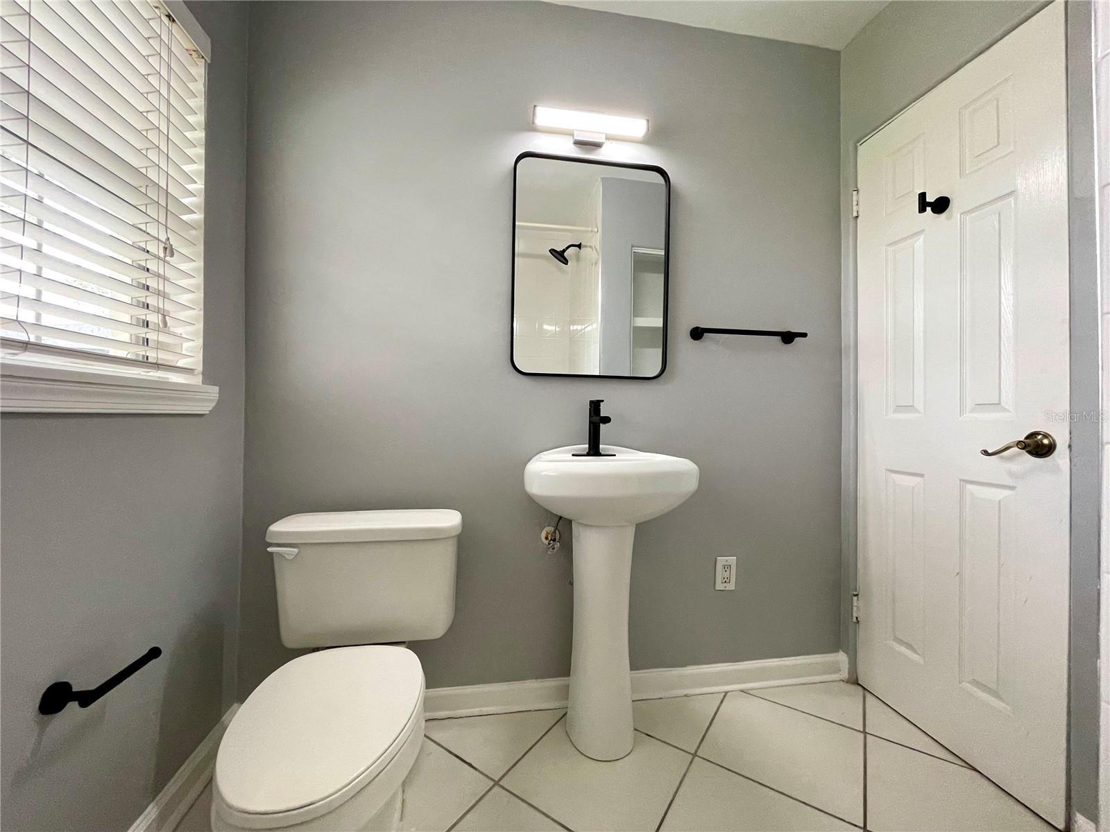 Image 13 of 19 For 910 Mills Avenue