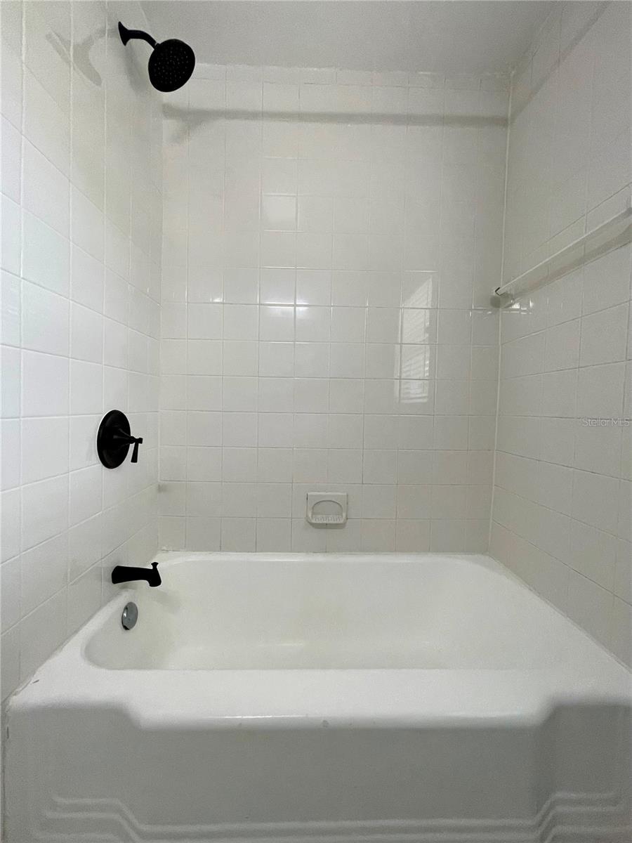 Image 14 of 19 For 910 Mills Avenue