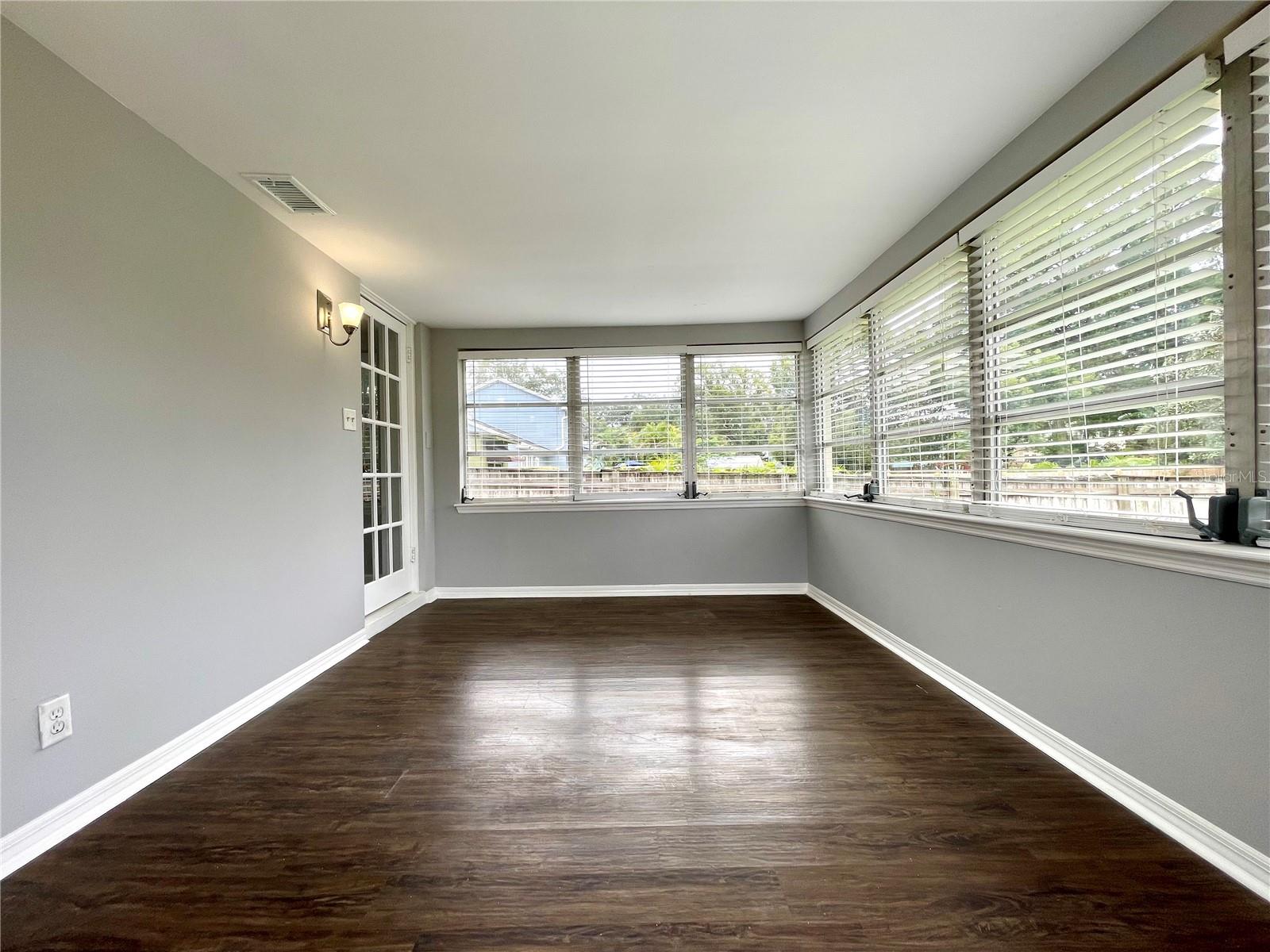 Image 16 of 19 For 910 Mills Avenue