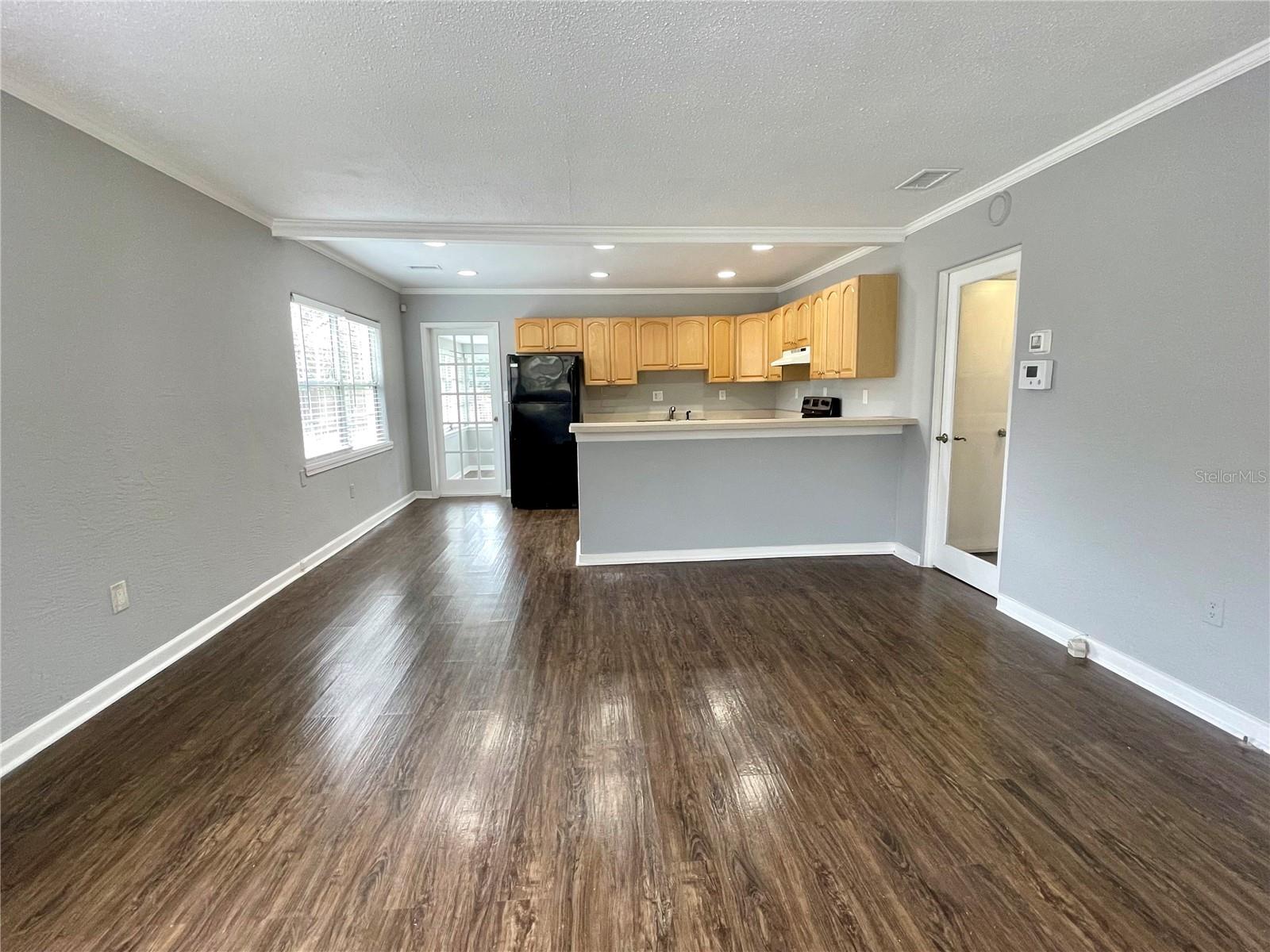 Image 4 of 19 For 910 Mills Avenue