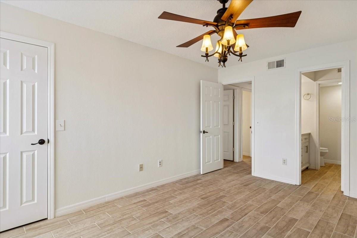 Image 18 of 42 For 4617 Gate Pl  105