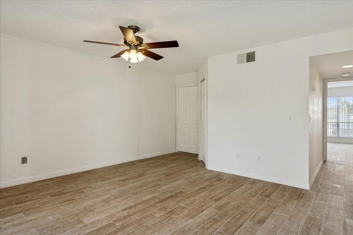 Image 4 of 42 For 4617 Gate Pl  105